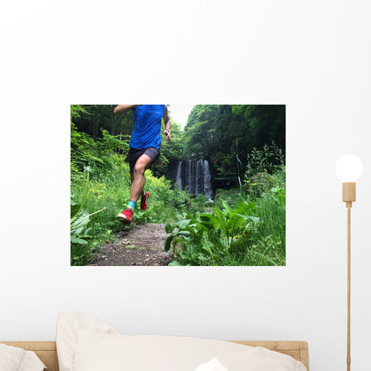 Up Trail Runner with Wall Decal