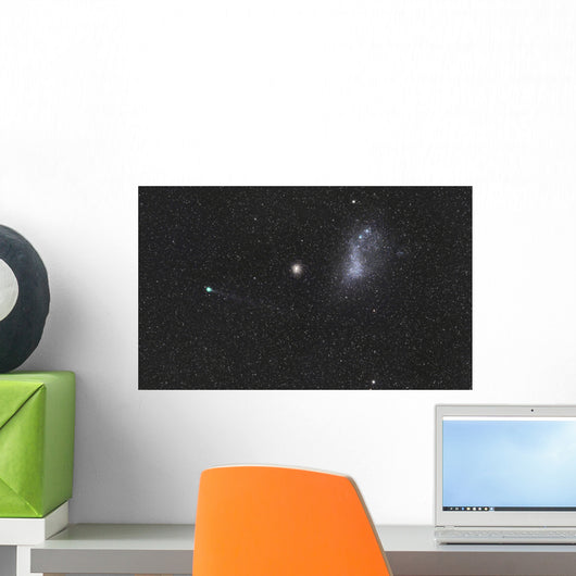 Comet Lemmon Next to Wall Decal