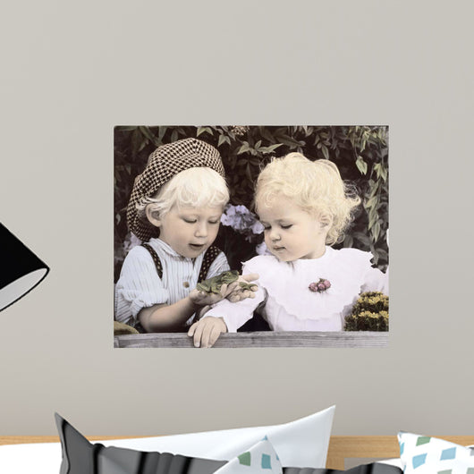 060 He Won't Bite Wall Decal