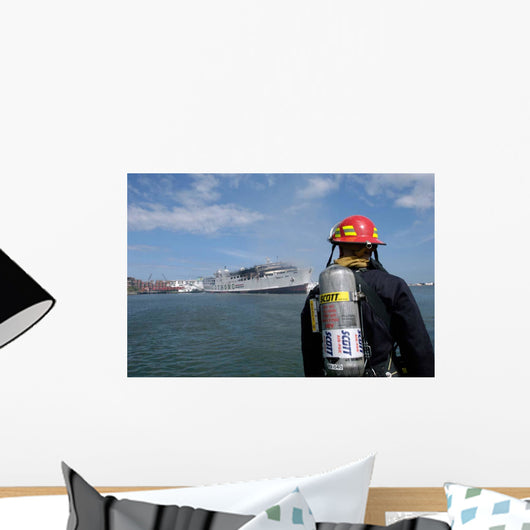 Us Navy Sailor Responds Wall Decal