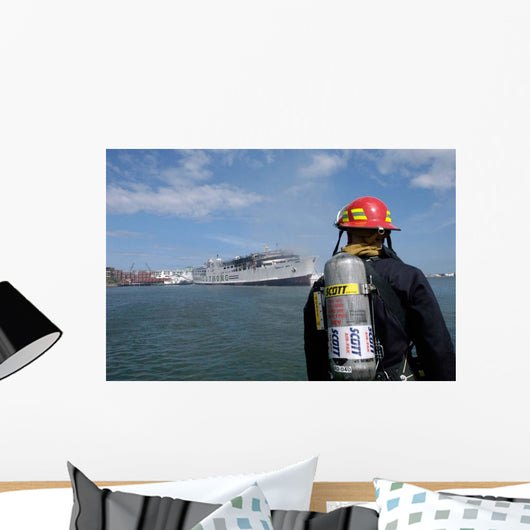 Us Navy Sailor Responds Wall Decal