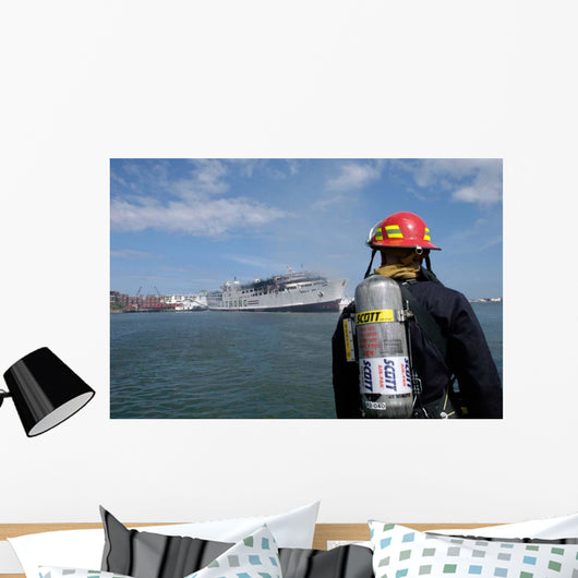 Us Navy Sailor Responds Wall Decal