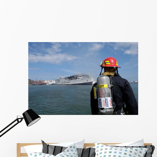 Us Navy Sailor Responds Wall Decal