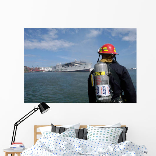 Us Navy Sailor Responds Wall Decal