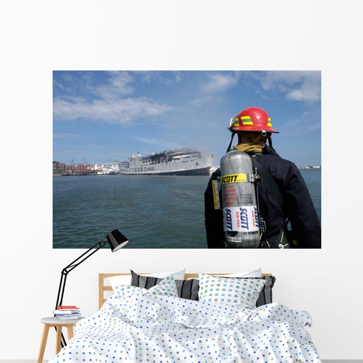 Us Navy Sailor Responds Wall Decal