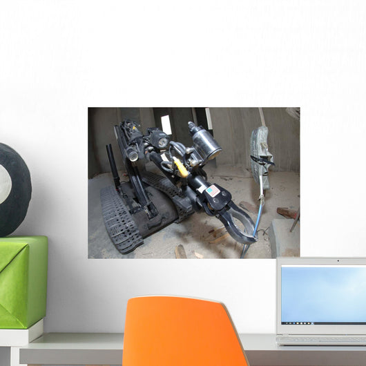 Retractable Arm Talon 3b Wall Decal