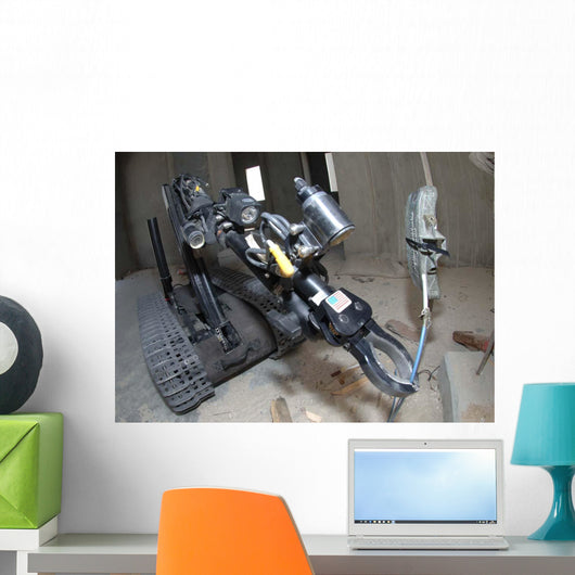 Retractable Arm Talon 3b Wall Decal