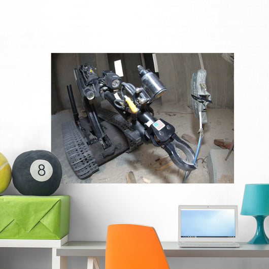 Retractable Arm Talon 3b Wall Decal