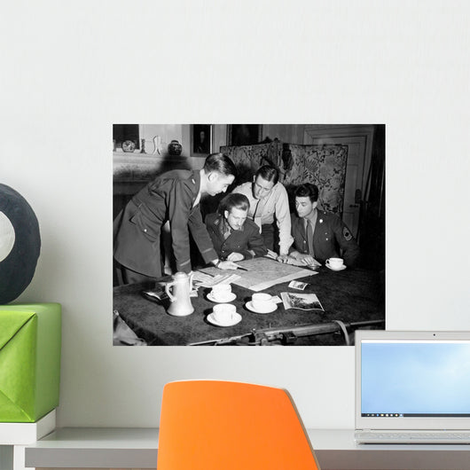 Jedburghs Get Instructions from Wall Decal
