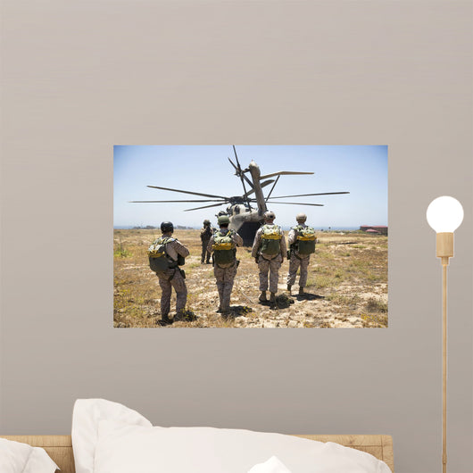 Reconnaissance Marines Prepare to Wall Decal