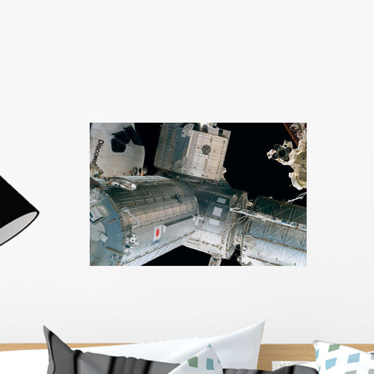 Space Shuttle Discovery and Wall Decal