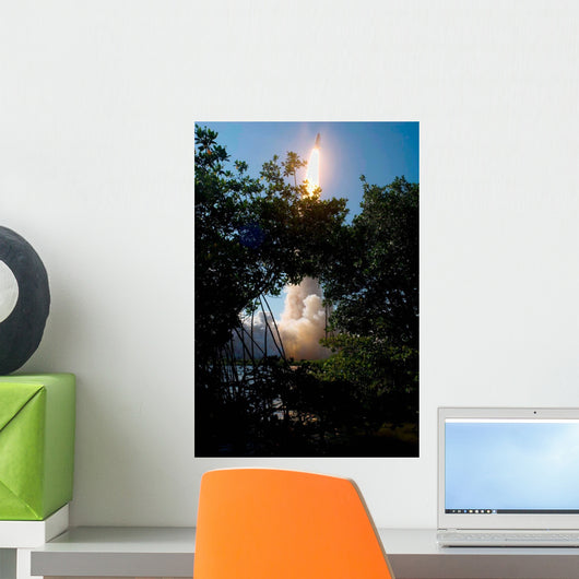 Space Shuttle Discovery Lifts Wall Decal Design 2