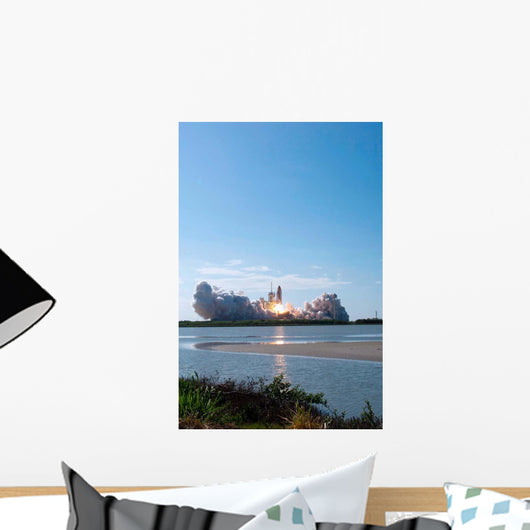 Space Shuttle Discovery Lifts Wall Decal Design 3