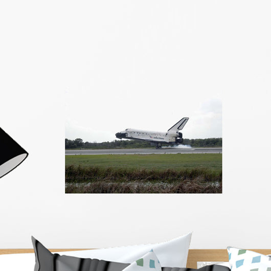 Space Shuttle Discovery Touches Wall Decal Design 4