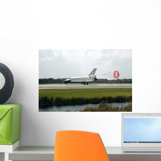 Space Shuttle Discovery's Drag Wall Decal Design 1