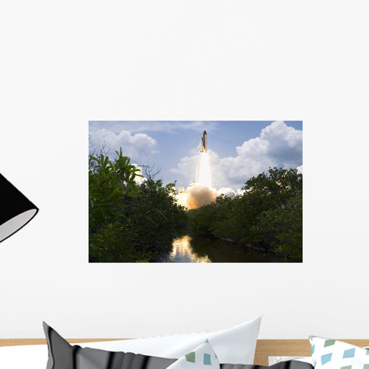 Space Shuttle Atlantis Lifts Wall Decal Design 44