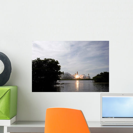 Space Shuttle Endeavour Lifts Wall Decal Design 16