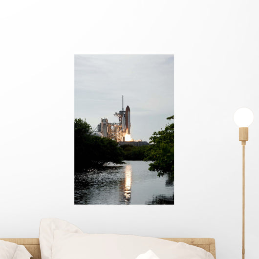 Space Shuttle Endeavour Lifts Wall Decal Design 14