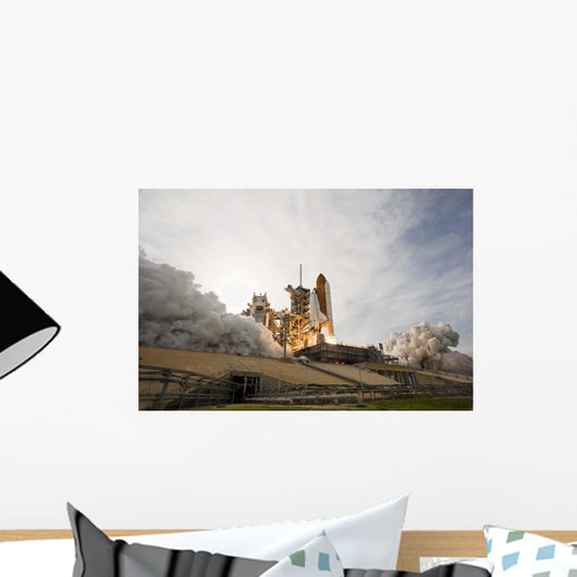 Space Shuttle Endeavour Lifts Wall Decal Design 12