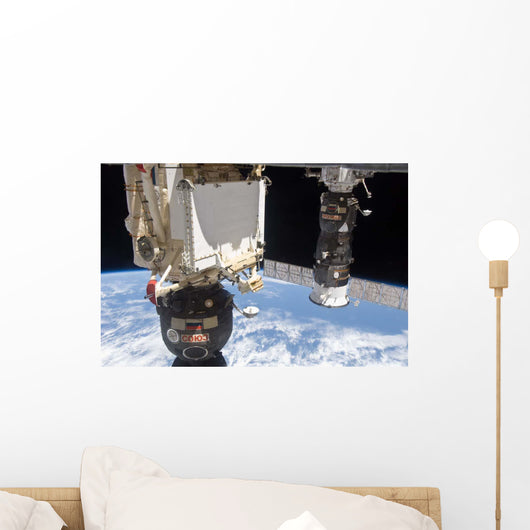 Soyuz Tma-19 Spacecraft and Wall Decal