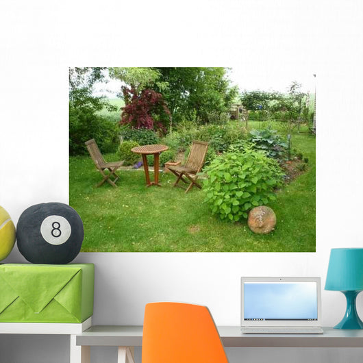 Oasis Green Garden with Wall Decal
