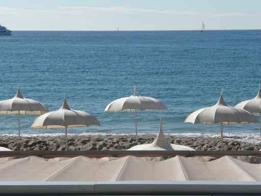 Les Parasol Wall Decal