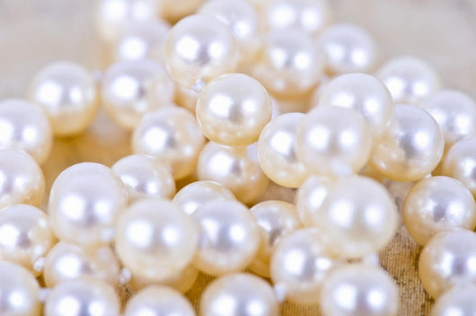 Pearl Necklace Wall Decal Design 2