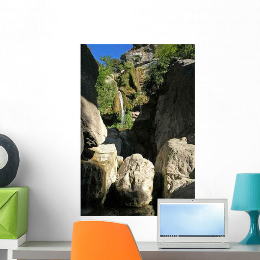 Cascade L'ucelluline Wall Decal
