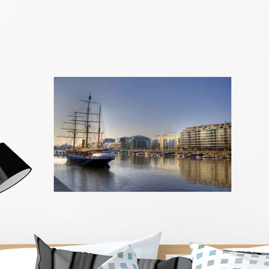 Fragata Y Marina Wall Decal