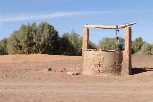 Un Puits Dans Le Wall Decal