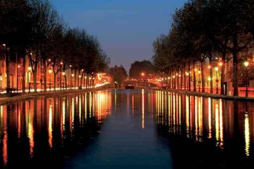 Reflection Canal Saint-martin Wall Decal