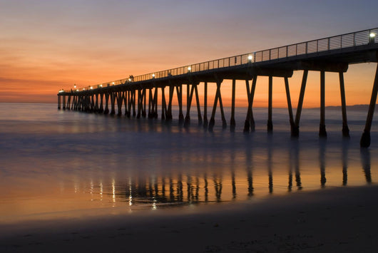 night at the hermosa pier Wall Mural