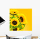 image d'une fleur tournesol, des tournesols sur fond jaune Wall Mural