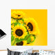 image d'une fleur tournesol, des tournesols sur fond jaune Wall Mural