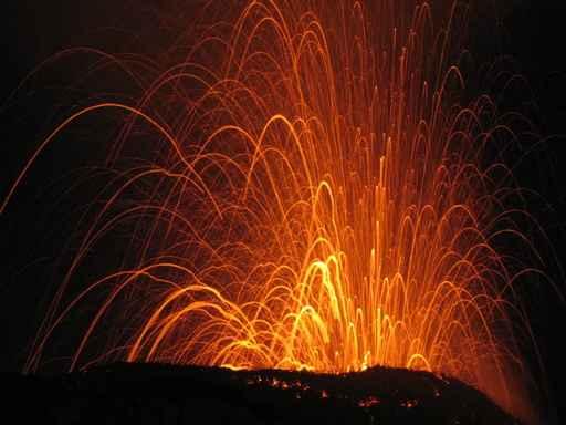 Explosion Lave En Fusion Wall Decal