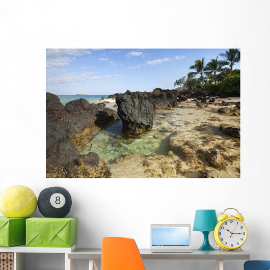 Hawaii, Maui, Makena, Beautiful clear ocean among lava rock Wall Mural