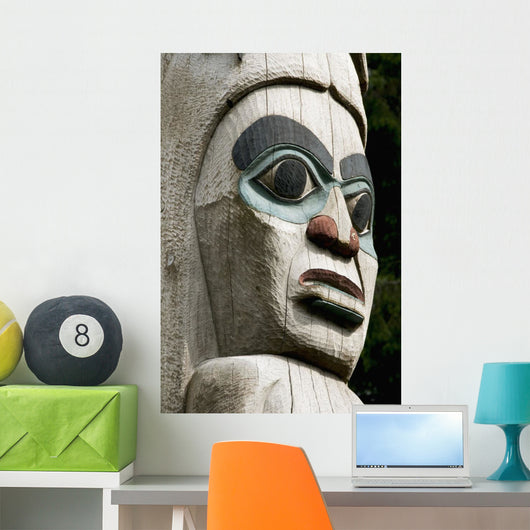 carvings on totem pole Wall Mural