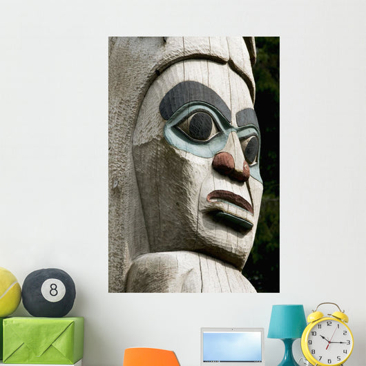 carvings on totem pole Wall Mural