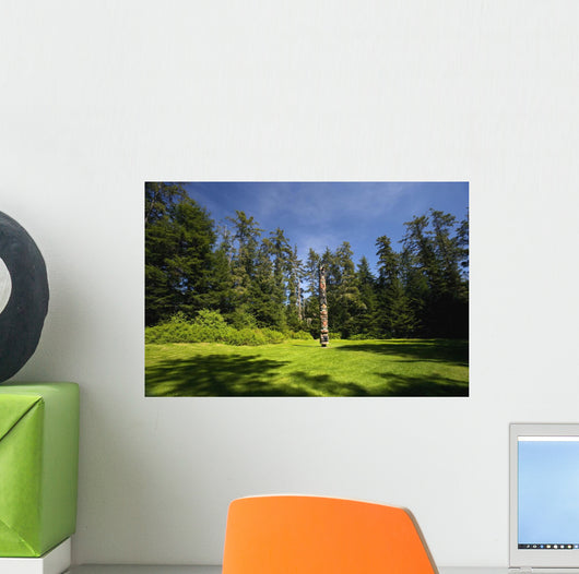 Single Totem Pole End Wall Decal