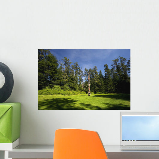 Single Totem Pole End Wall Decal