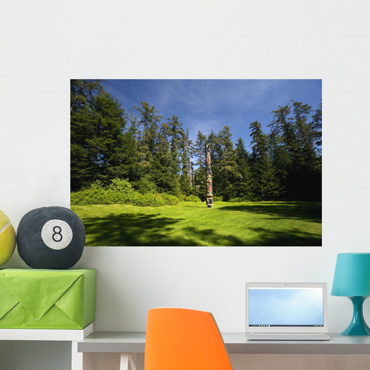 Single Totem Pole End Wall Decal