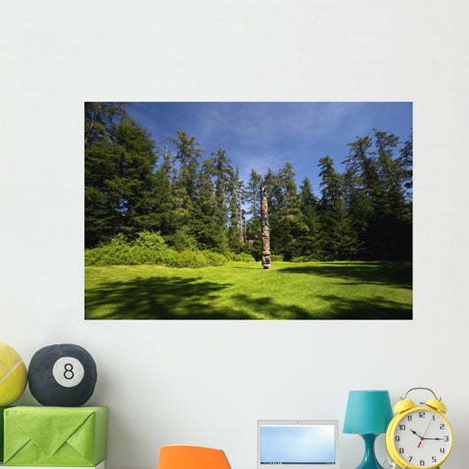Single Totem Pole End Wall Decal