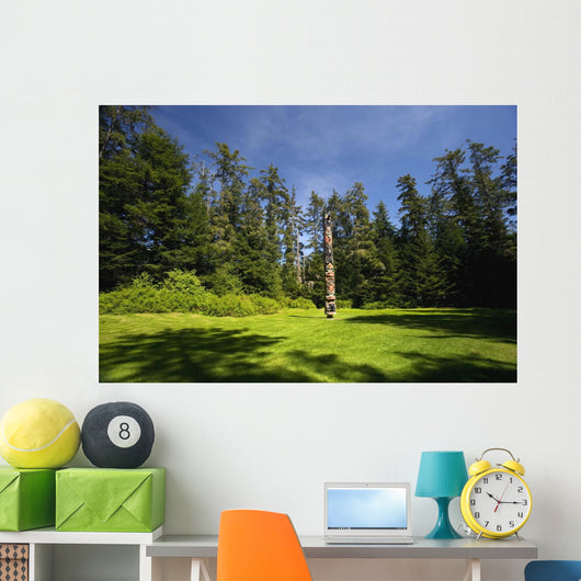 Single Totem Pole End Wall Decal