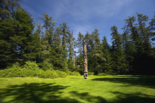 Single Totem Pole End Wall Decal
