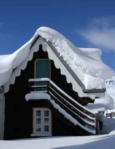 Chalet Sous La Neige Wall Decal