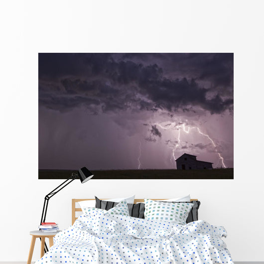 Lightning strikes Wall Mural