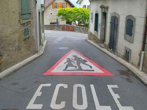 Attention Ecole Wall Decal