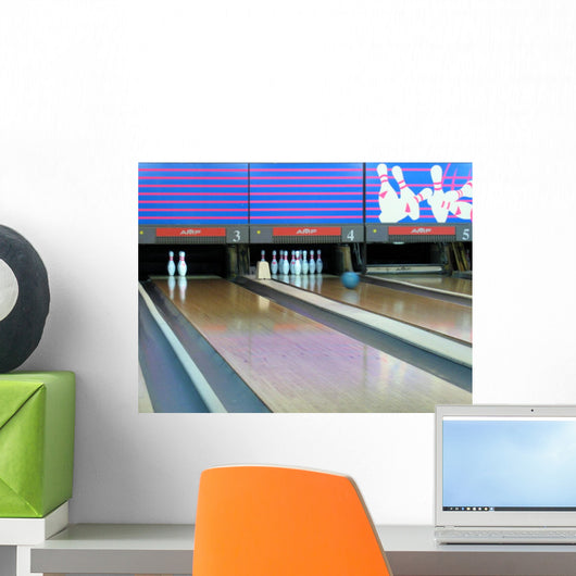 Bowling - Boule En Action Wall Mural