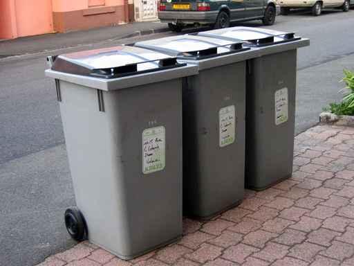 Poubelles Alignees Dustbin Trash Wall Decal