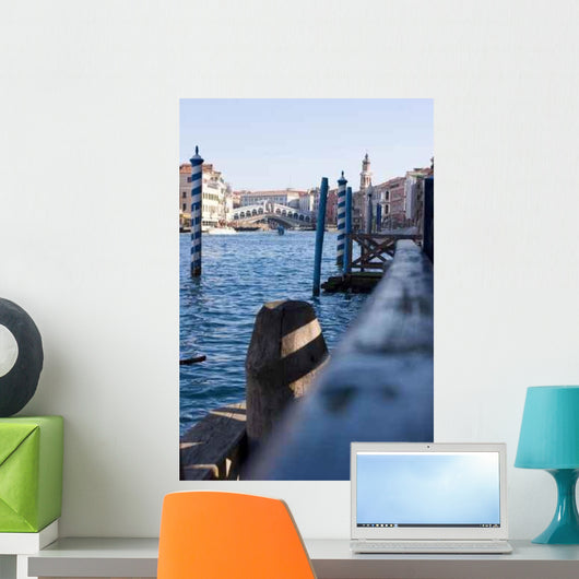 Du Pont Rialto Wall Decal
